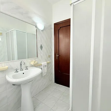 N316 - Numana, Comodo Trilocale Con Ampio Terrazzo * Numana