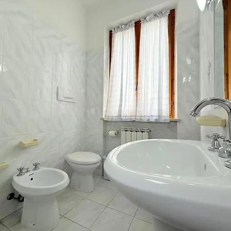 N316 - Numana, Comodo Trilocale Con Ampio Terrazzo *